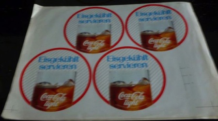 5527-2 € 3,00 coca cola sticker 4x doorsnee 12cm